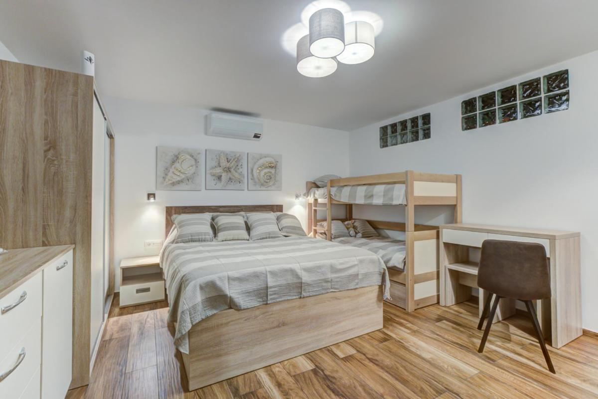 Cvrk Family House 诺维·维诺多尔斯基 外观 照片