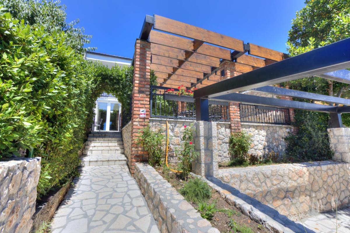 Cvrk Family House 诺维·维诺多尔斯基 外观 照片